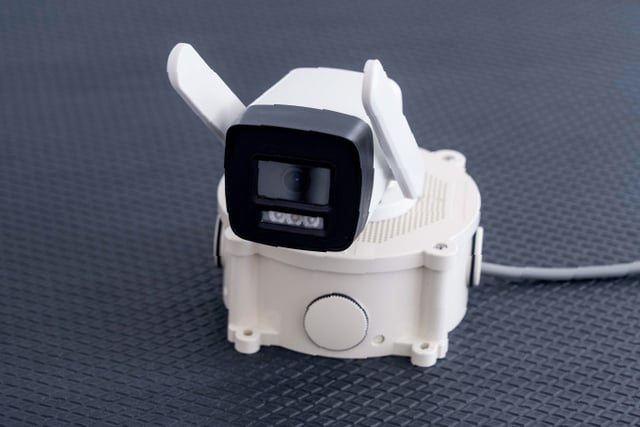 監視カメラを平な場所に置いて使用している。